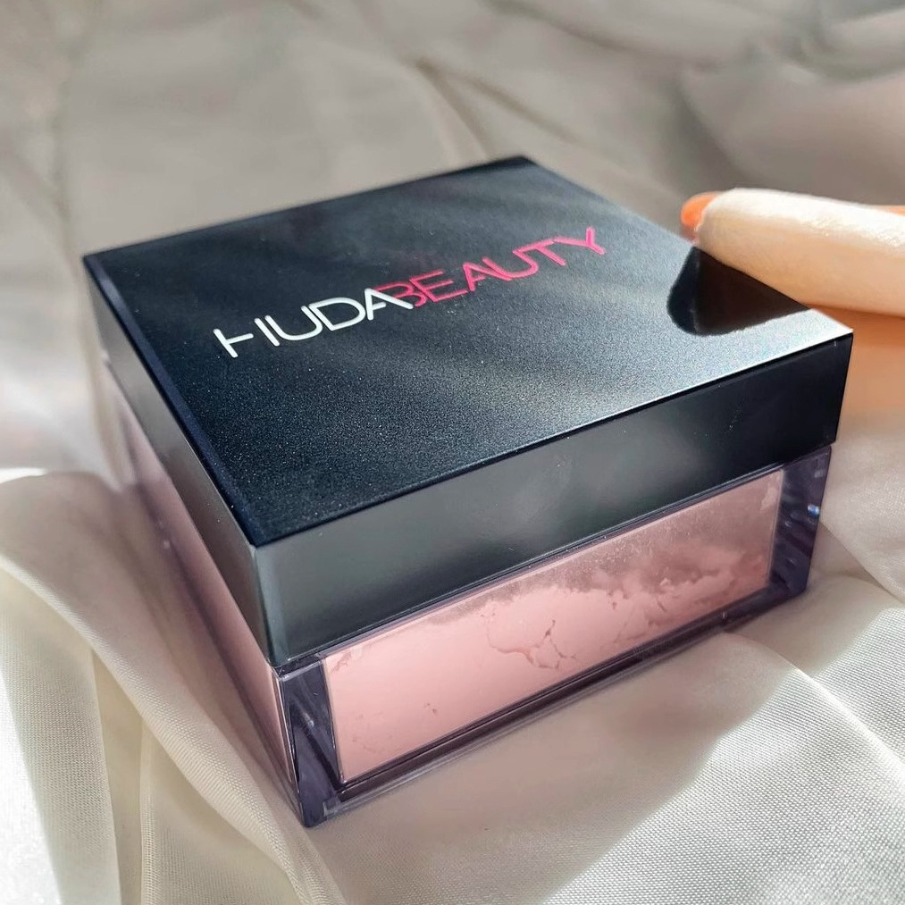 Huda Beauty Makeup Bag - Huda Easy Bake Loose Setting Powder