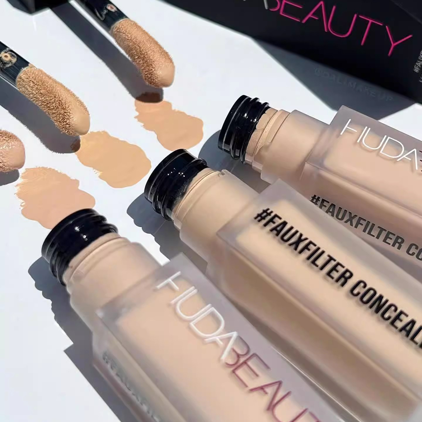 Huda Beauty Faux Filter Lumino – Huda Beauty Makeup Bag recenzja i cena