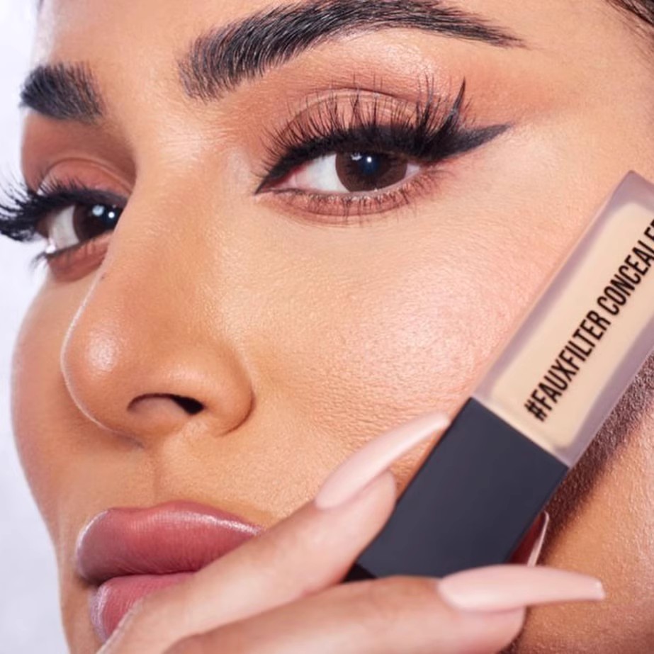 Huda Beauty Faux Filter Lumino – Huda Beauty Makeup Bag recenzja i cena