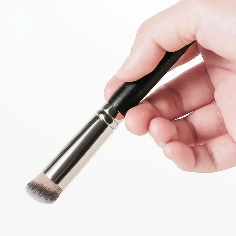 Pędzel do korektora podkładu P – Beauty Queen Makeup recenzja i cena