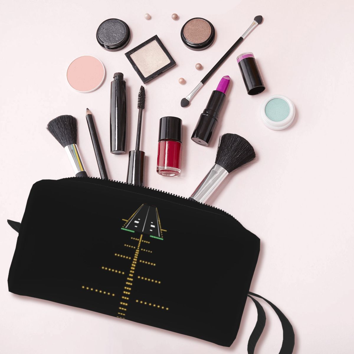 Widok nocny na lotnisko, oświe – Beauty Runway Makeup recenzja i cena