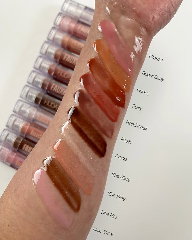 Gorący, rzadki błyszczyk do us – Huda Beauty Makeup Bag recenzja i cena