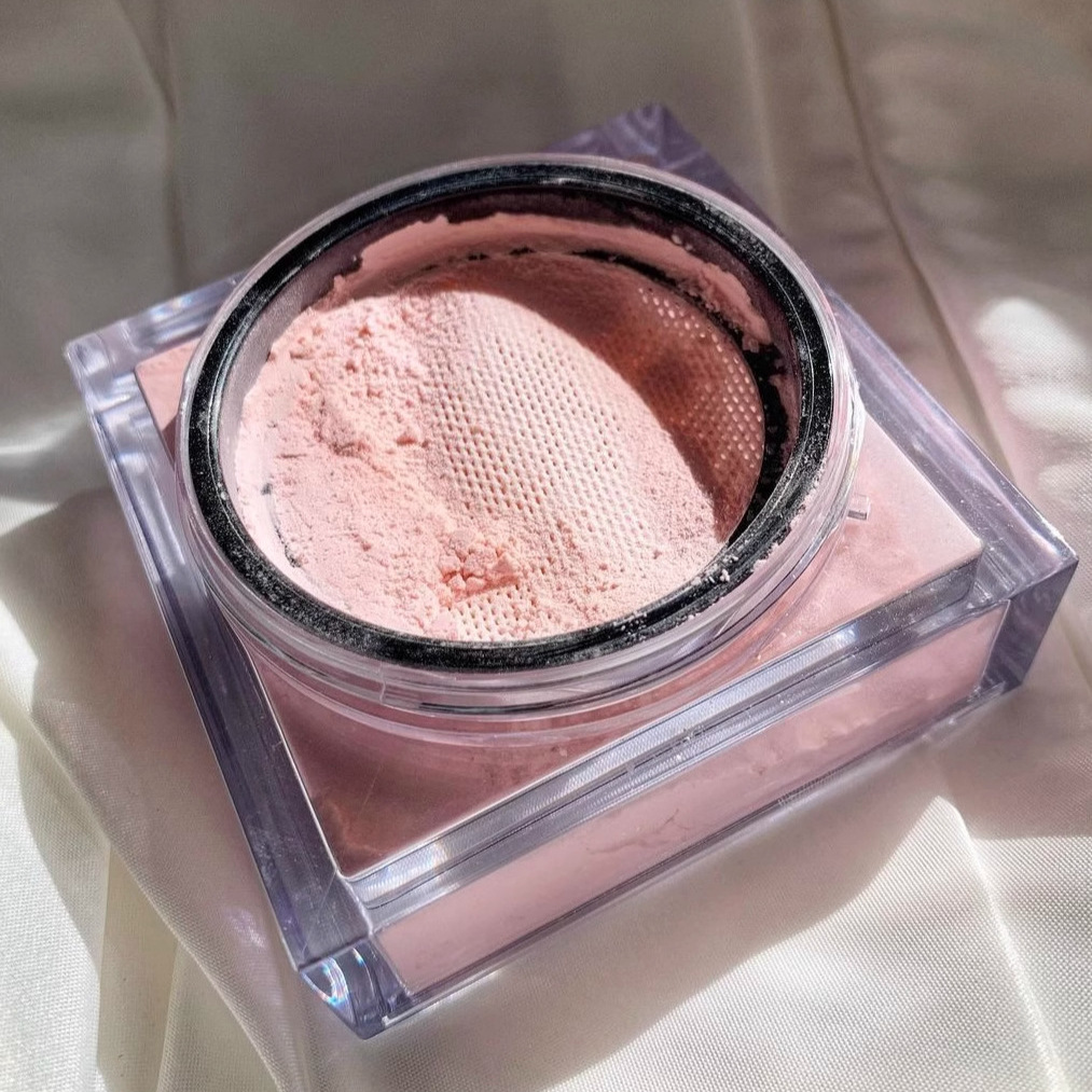 Huda Easy Bake Loose Setting P – Huda Beauty Makeup Bag recenzja i cena