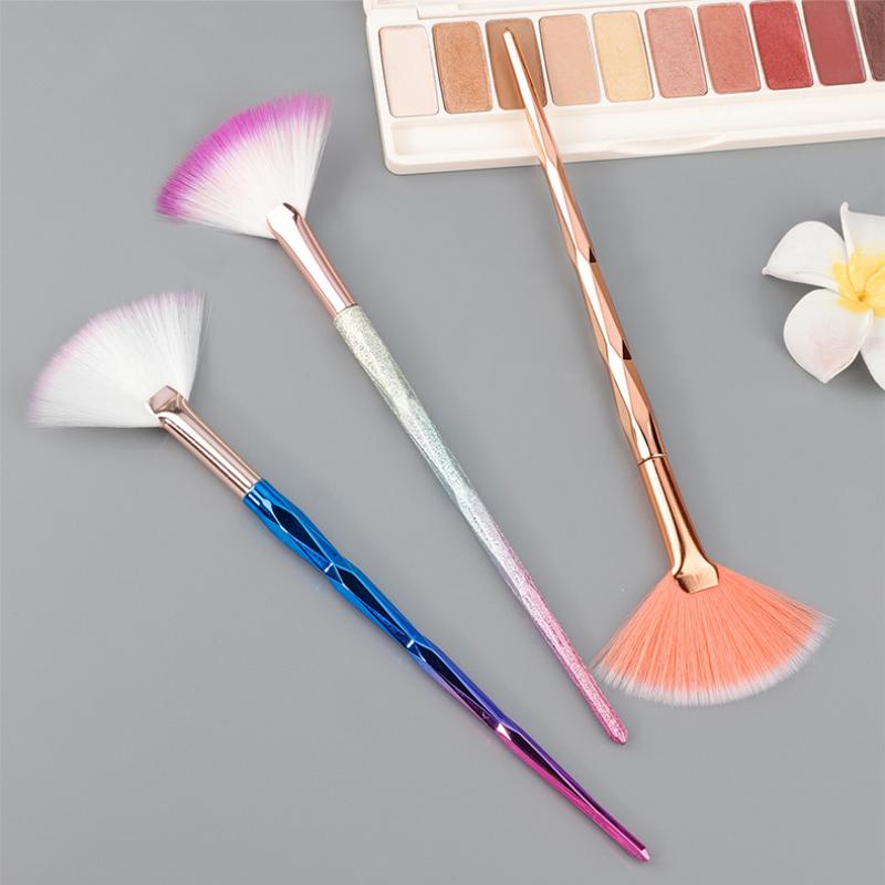 Duży płaski pędzel do rozświet – Beauty Queen Makeup recenzja i cena