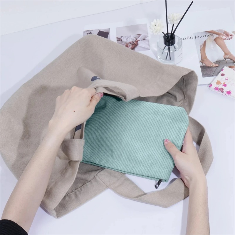 Kosmetyczka podróżna z sztruks – Beauty Bag Makeup recenzja i cena